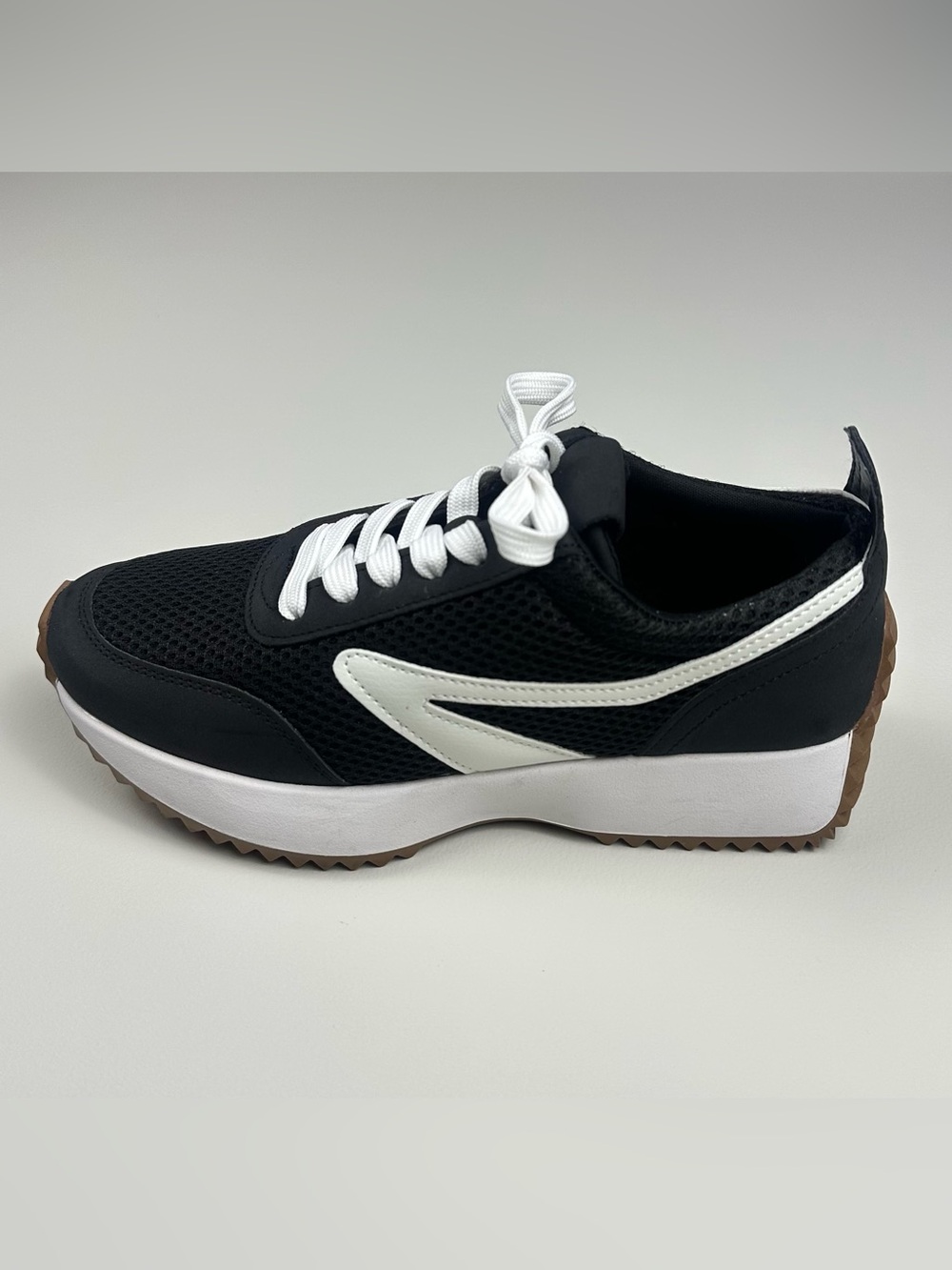 Dolce Vita BYNX Platform Sneakers Black White Mesh NWOB Women’s Size 8 - Picture 6 of 8